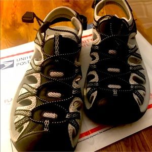 DREAM PAIRS Women's 9.5.  W-New Black Light Grey Yellow Adventurous NWT